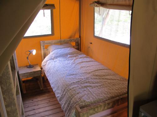 Camping La Chatonnière - safari tent, 2 chambres avec terrasse couverte, 38m² - Photo 8