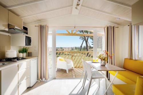 Camping Le Marqueval - Mobile home Loggia 25m² + terrace - 2 Bedrooms - Photo 4