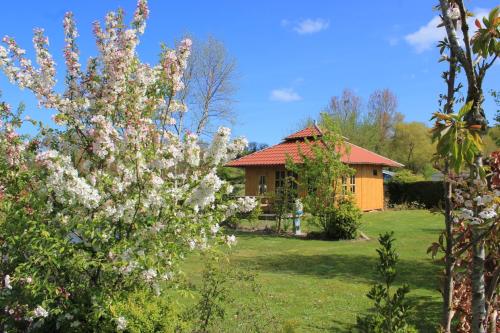 Camping Le Marqueval - La Cabane en Bambou - Photo 1