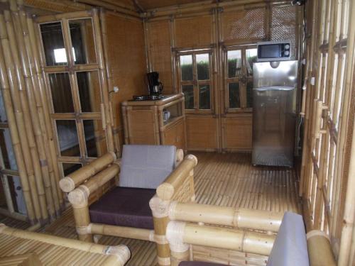 Camping Le Marqueval - La Cabane en Bambou - Photo 4