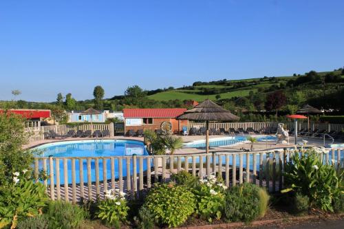 Camping Le Marqueval - La Cabane en Bambou - Photo 5