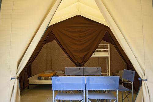 Huttopia Lac de Sillé - Classic V Wood & Canvas tent - Photo 4