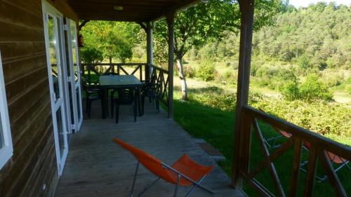 Camping Bleu Soleil - Chalet Goa with TV and heating - 3 bedrooms - Photo 2
