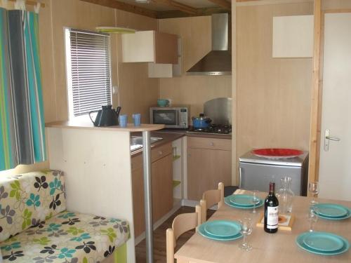 Camping Bleu Soleil - Chalet Charmille with TV and heating - 2 bedrooms - Photo 1