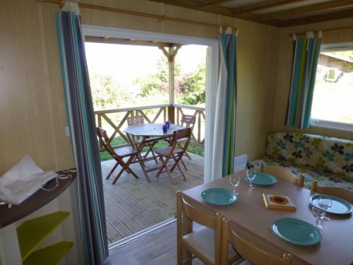 Camping Bleu Soleil - Chalet Charmille with TV and heating - 2 bedrooms - Photo 5