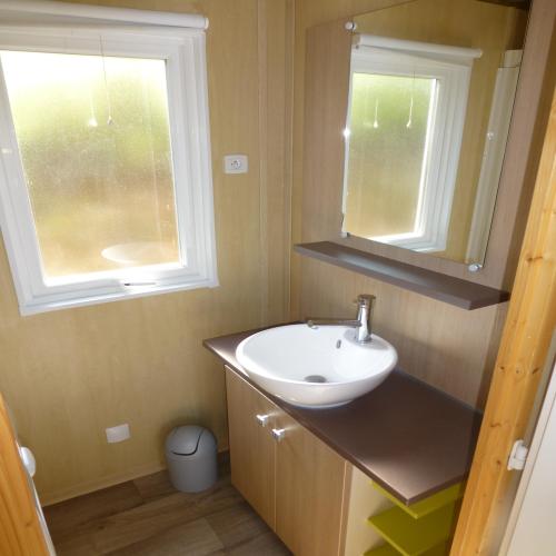 Camping Bleu Soleil - Chalet Charmille with TV and heating - 2 bedrooms - Photo 6