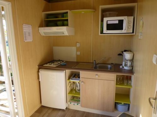 Camping Bleu Soleil - Chalet Noisette with TV and heating - 1 bedroom - Photo 4