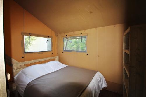 Les Castels Le Brévedent - Canvas cottage Woody Luxury (with bathroom) - Photo 4
