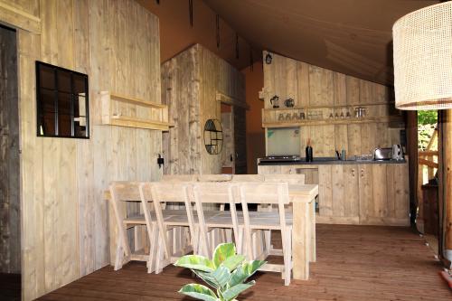 Les Castels Le Brévedent - Canvas cottage Woody Luxury (with bathroom) - Photo 8
