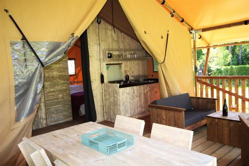 Les Castels Le Brévedent - Canvas cottage Woody Luxury (with bathroom) - Photo 3