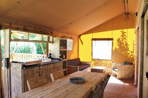 Les Castels Le Brévedent - Canvas cottage Woody Luxury (with bathroom) - Photo 2