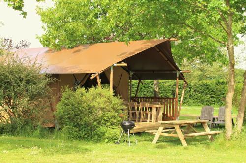 Les Castels Le Brévedent - Canvas Cottage Woody Confort - Photo 3