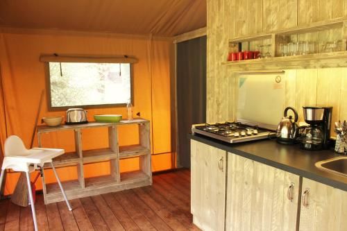 Les Castels Le Brévedent - Canvas Cottage Woody Confort - Photo 6