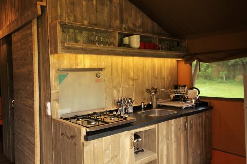 Les Castels Le Brévedent - Canvas Cottage Woody Confort - Photo 5