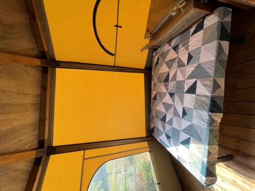Camping Les Madières - TIPI Tent 4 persons / 2 bedrooms with bathroom and toilet - Photo 4