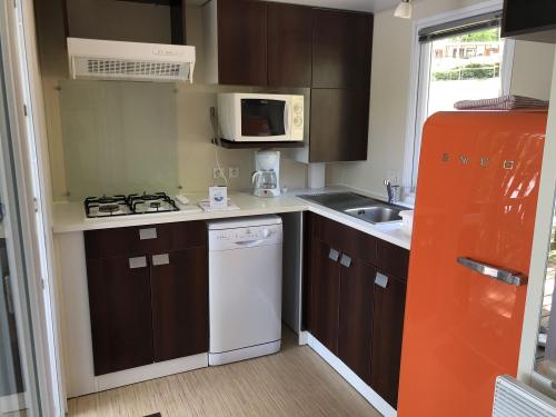 Camping Monaco Parc - Mobile-home L'Authentique - 2 bedrooms (Unusual Lodging) - Photo 6