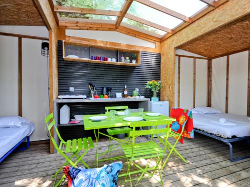 Sea Green - Camping Le Paradis - Lodge Maori 2 bedrooms - Photo 2