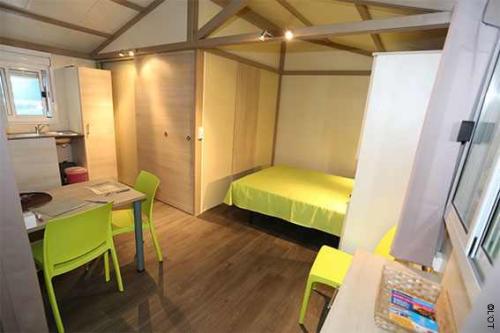 Camping LA FOUGERAIE - Chalet Studio PMR - Photo 3