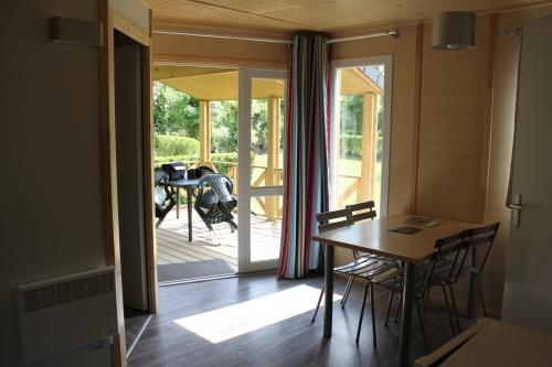Flower Camping du Port Caroline - Chalet Wheelchair friendly CONFORT + 2 bedrooms 35m² - Photo 1