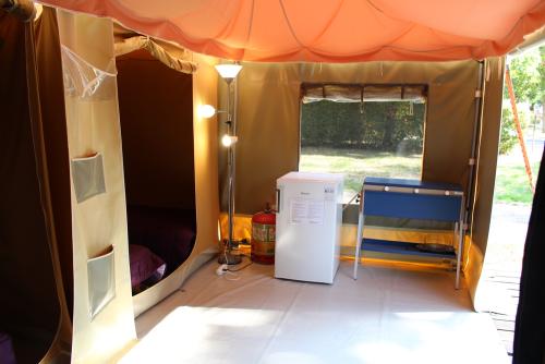 Camping Le Paluet - Equipped Tent Caraïbes - 20 m² (ohne Sanitäranlagen) - Photo 4