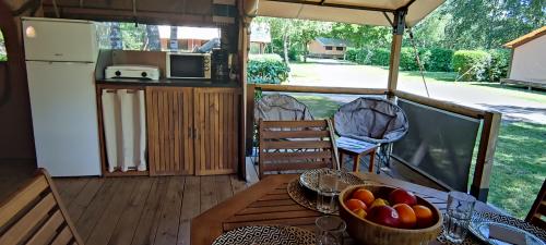 Camping de Matour - Lodge Confort Victoria - 30 m² (without toilet block ) - Photo 6