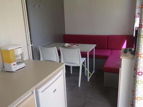Camping la Roseraie d'Omaha - Mobilhome Cocoon 1 bedroom - Photo 4