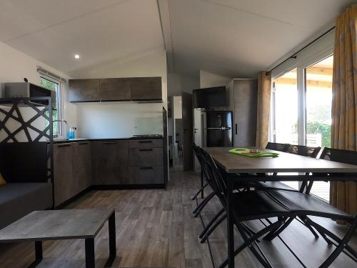 Camping la Roseraie d'Omaha - Mobilhome Tribu 4 bedrooms - Photo 3