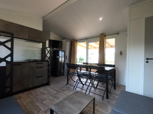 Camping la Roseraie d'Omaha - Mobilhome Tribu 4 bedrooms - Photo 5