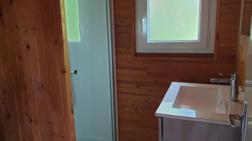 Camping Bois de Gravière - Chalet Tradition 4 personnes confort 21m² (1 Room + Mezzanine + terrace) - Photo 6