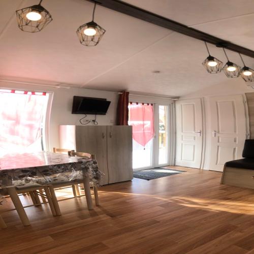 Camping Bois de Gravière - Chalet Mobile Santa Fé 30 m² (2 rooms + Terrace) - Photo 3