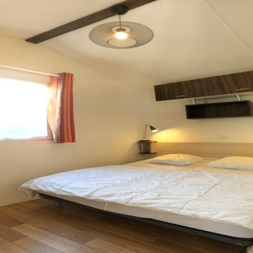 Camping Bois de Gravière - Chalet Mobile Santa Fé 30 m² (2 rooms + Terrace) - Photo 5