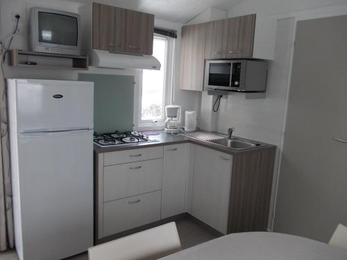 Camping Bois de Gravière - Chalet Mobile Bermude 30m ² (3 rooms + Terrace) - Photo 3