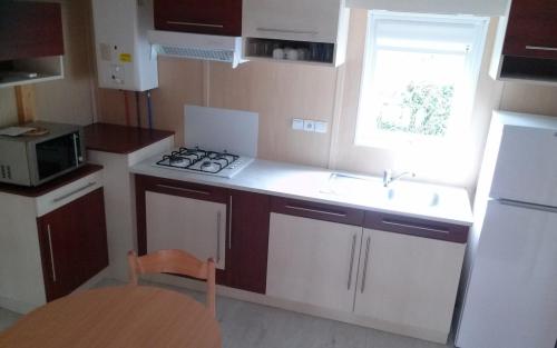 Camping Bois de Gravière - Chalet tradition 35m² (3 rooms + couvert terrace) - Photo 2