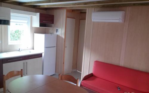 Camping Bois de Gravière - Chalet tradition 35m² (3 rooms + couvert terrace) - Photo 3