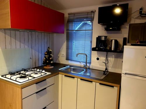 Camping Bois de Gravière - Chalet Mobile Panama 23 m² (2 bedrooms + terrace) - Photo 3