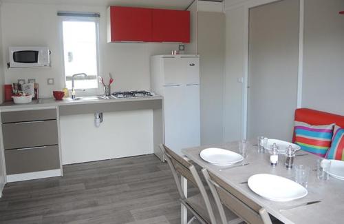 Camping Bois de Gravière - Chalet Mobile Ibiza Espace 31m² PMR (2 bedrooms + terrace) - Photo 3