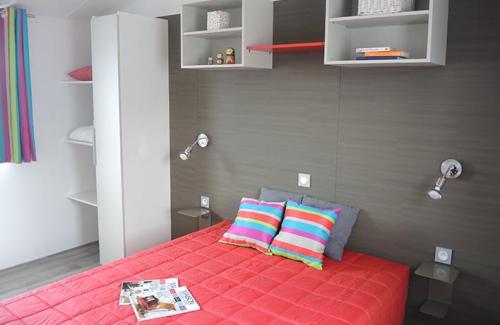 Camping Bois de Gravière - Chalet Mobile Ibiza Espace 31m² PMR (2 bedrooms + terrace) - Photo 4