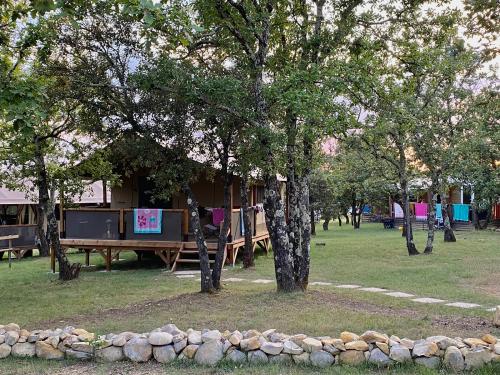 Camping L'Ombrage - Lodge Nature Luxe S (35m², 2 bedrooms, with sanitary) - Photo 5