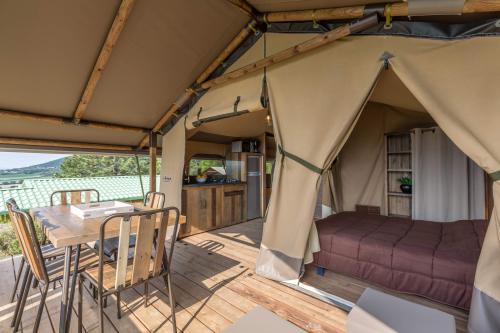 Camping L'Ombrage - Lodge Nature Luxe D (35m², 2 bedrooms, private sanitary) - Photo 2