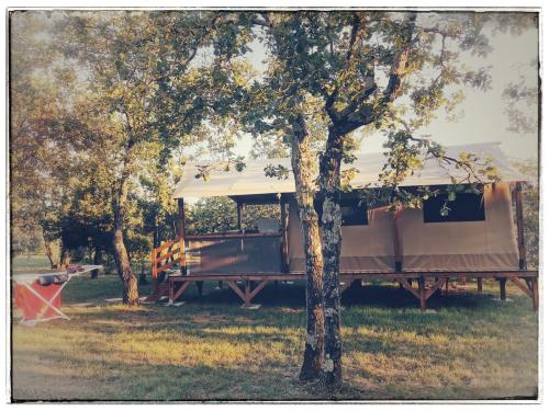 Camping L'Ombrage - Lodge Nature Luxe D (35m², 2 bedrooms, private sanitary) - Photo 8