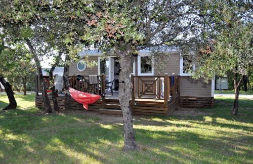 Camping L'Ombrage - Mobile home CONFORT S (35m², 3 bedrooms - terrace) - Photo 4