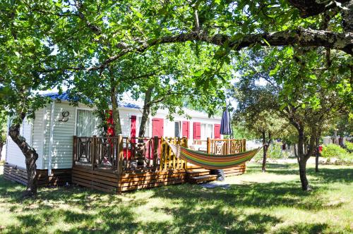 Camping L'Ombrage - Mobile home CONFORT S (35m², 3 bedrooms - terrace) - Photo 6