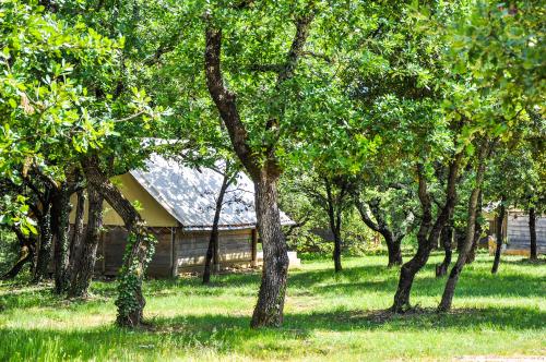 Camping L'Ombrage - Teepee - 2 bedrooms - without toilet blocks (arrival on SATURDAY in high season) - Photo 2
