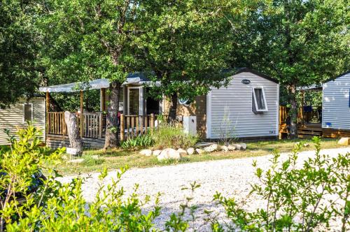 Camping L'Ombrage - Mobile Home CONFORT D (30m² , 2 bedrooms - covered Terrace) - Photo 3