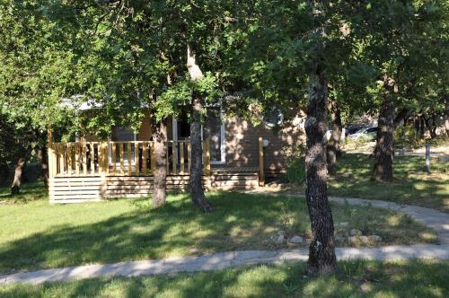 Camping L'Ombrage - Mobile Home CONFORT D (30m² , 2 bedrooms - covered Terrace) - Photo 5