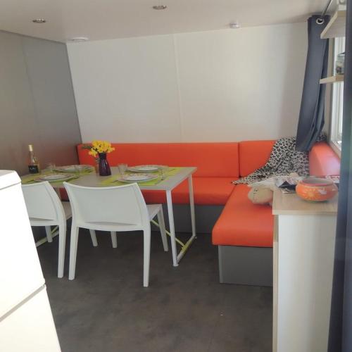 Flower Camping Domaine de Gajan - Mobil-home Confort TWIN 19m² (1 Bedroom - Terrace 12m²) + TV - Photo 2
