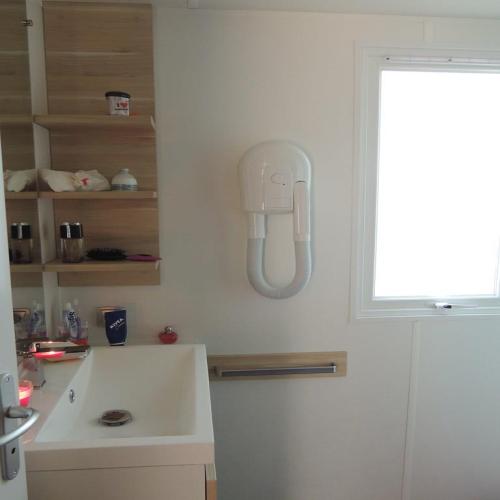 Flower Camping Domaine de Gajan - Mobil-home Confort TWIN 19m² (1 Bedroom - Terrace 12m²) + TV - Photo 4