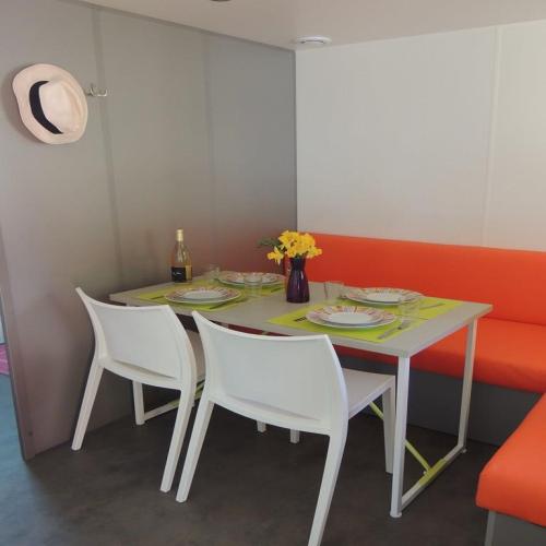 Flower Camping Domaine de Gajan - Mobil-home Confort TWIN 19m² (1 Bedroom - Terrace 12m²) + TV - Photo 9