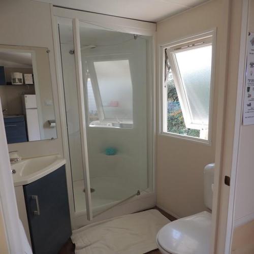 Flower Camping Domaine de Gajan - Mobil-home Confort HOLIDAY 25m² (2 Bedrooms) - Covered terrace 15m² + TV - Photo 5