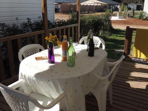 Flower Camping Domaine de Gajan - Mobil-home Confort HOLIDAY 25m² (2 Bedrooms) - Covered terrace 15m² + TV - Photo 9